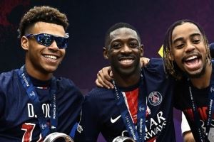 登贝莱社媒晒上赛季照片：感谢大家的支持，我们共同书写了历史