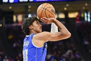 三分命中率56.5%!基德:克里斯蒂打得很棒三分很准 防守有竞争力 三分命中率56.5%!基德:克里斯蒂打得很棒三分很准 防守有竞争力