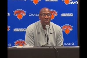 迈克-布朗:进攻停滞拖累了防守 球根本传不起来所有人只是原地看 迈克-布朗:进攻停滞拖累了防守 球根本传不起来所有人只是原地看