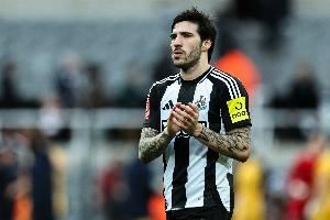 埃迪-豪:轮换阵容踢得非常积极 托纳利在中场的表现堪称大师级 埃迪-豪:轮换阵容踢得非常积极 托纳利在中场的表现堪称大师级