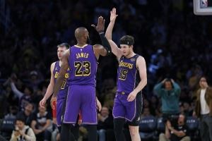 杨毅:如果詹姆斯退役后湖人头牌是东契奇+里夫斯 也不是最佳选择 杨毅:如果詹姆斯退役后湖人头牌是东契奇+里夫斯 也不是最佳选择