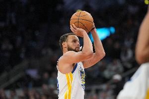 追梦：库里加入前没人穿安德玛 他做出了承诺并用忠诚坚持了13年